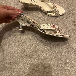 CHANEL Vintage 2006 Women's Cream and Multicolor Heels